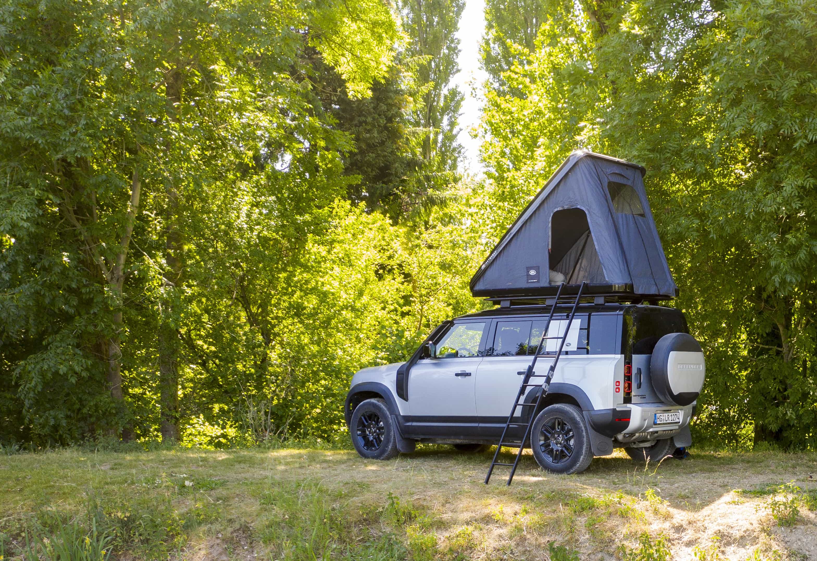 Con la tenda per Land Rover Defender il campeggio è a